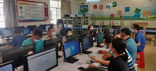 山根鎮(zhèn)組織36名村“兩委”干部開展計算機(jī)技能培訓(xùn)